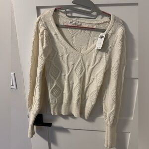 Abercrombie & Fitch Women's Cream V-Neck Sweater